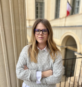 LAURA PAIN BLANC